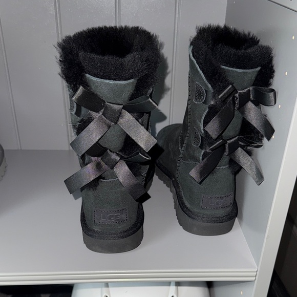 UGG Black Boots with Fur and Bows - Picture 1 of 4